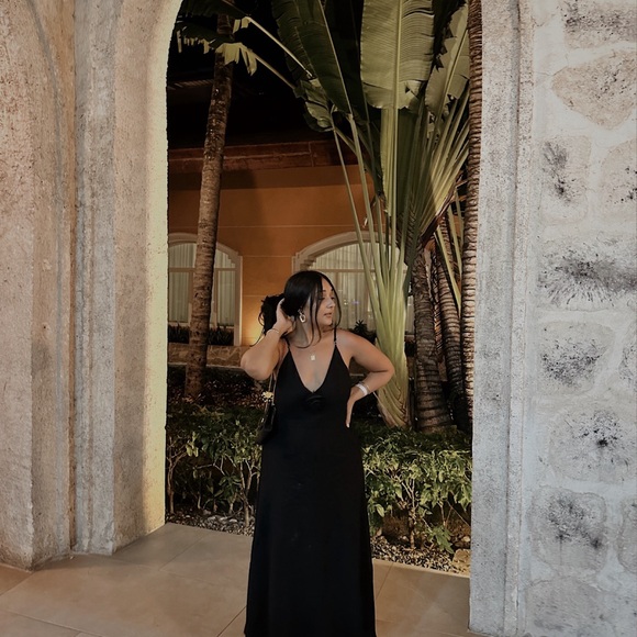 DISSH Elegant Black Single Strap Dress - Picture 8 of 8